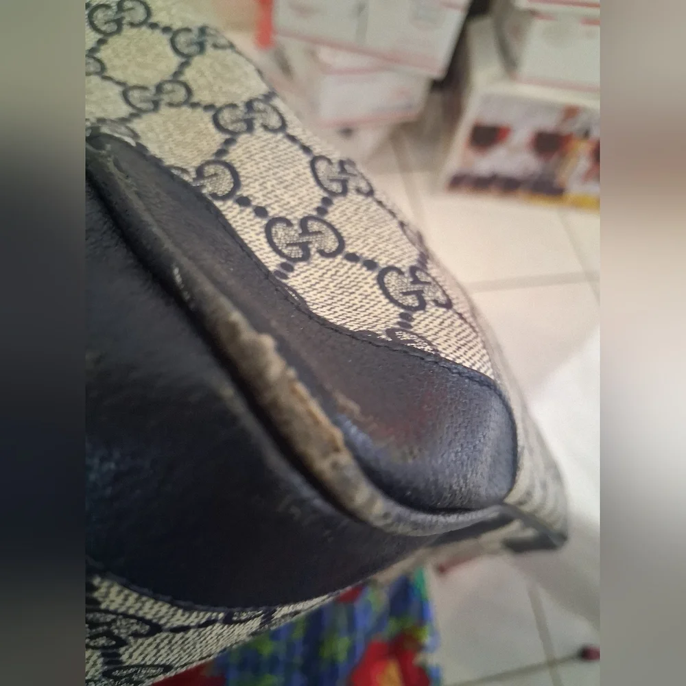 Gucci Beige and Navy, Authentic  Bag - Picture 14 of 16